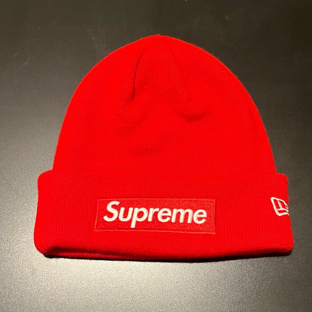 NWOT Red Supreme box logo beanie